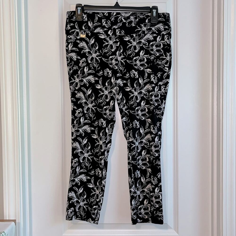 ⚡️ 3 for $30 ⚡️ Rafaella Women’s Size 6 Floral Crop Pants